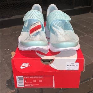 NIKE | WMNS Sock Dart